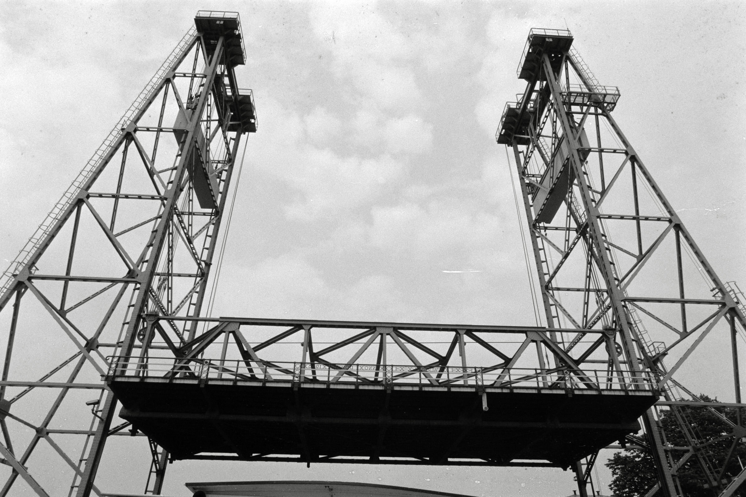 AHP F1992 06 002 sc250507 img32 NLP